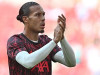 Van Dijk chỉ trích các CĐV vì phá hỏng phút mặc niệm Jota