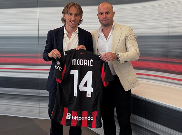 Luka Modric ký hợp đồng với AC Milan sau nhiều năm gắn bó với Real Madrid.