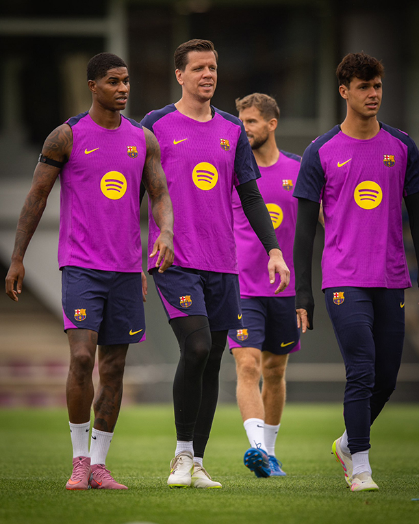 Rashford nỗ lực hòa nhập vào lối chơi của Barca