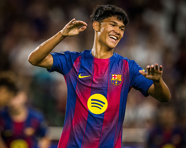 Barcelona giành chiến thắng 3-1 trước Vissel Kobe.