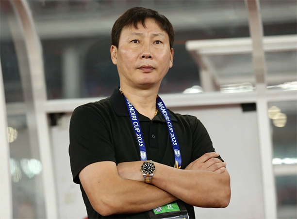 HLV Kim Sang-sik rạng rỡ sau khi cùng U23 Việt Nam vô địch Đông Nam Á