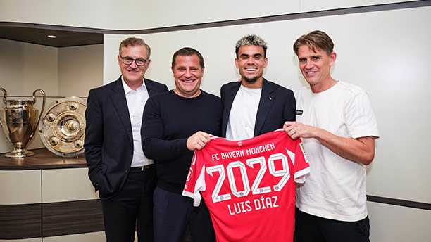 Hình ảnh ấn tượng trong ngày ra mắt Bayern Munich của Luis Diaz