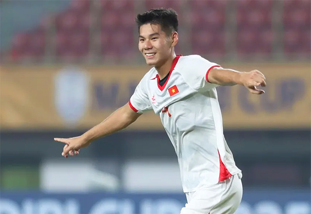 Trung vệ Pichitchai Sienkrthok - lá chắn thép của U23 Thái Lan