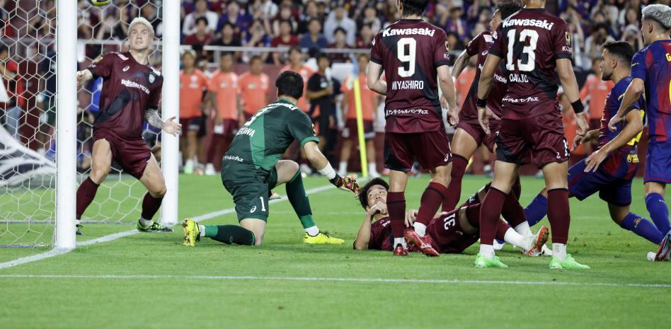 Eric Garcia ghi bàn mở tỷ số cho Barcelona.