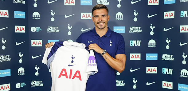 Joao Palhinha tươi cười trong màu áo Tottenham
