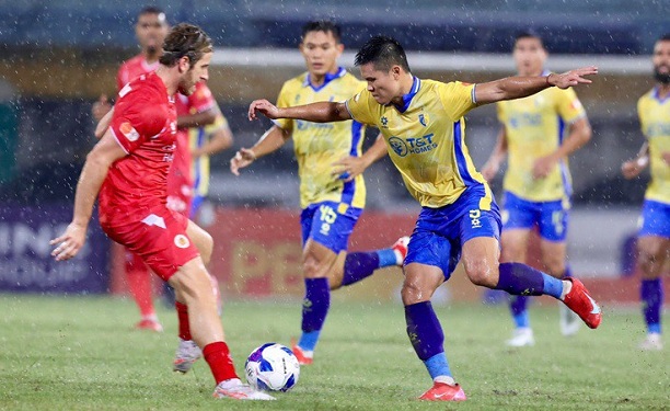 Tuấn Hải nỗ lực nhưng không thể giúp Hà Nội FC tránh khỏi thất bại trước CA Hà Nội