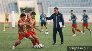 FIFA ASEAN Cup 2026: HLV Kim Sang Sik và bài toán ‘thanh lọc’ tuyến giữa